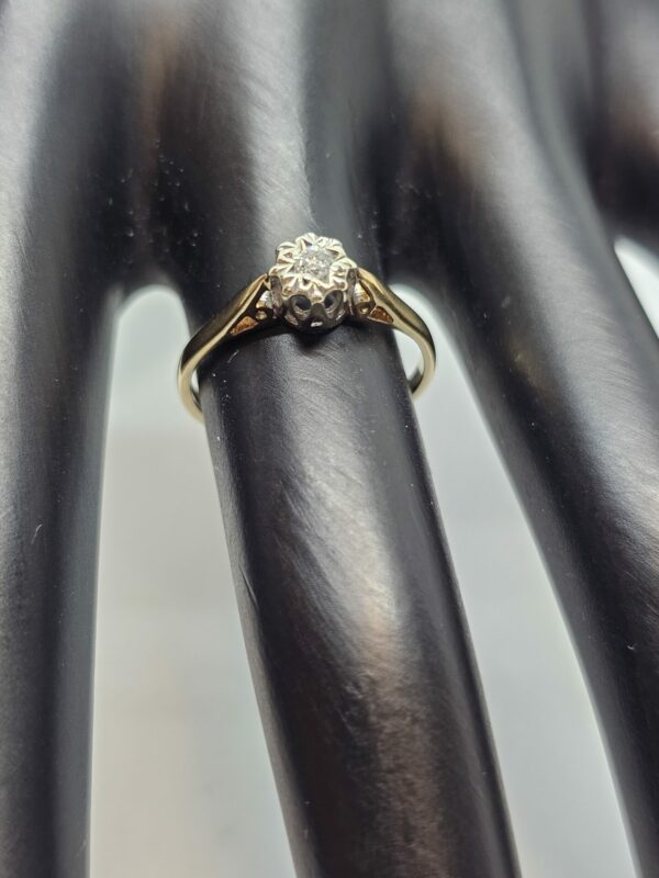 Vintage 9 carat Gold Small Diamond Solitaire Ring