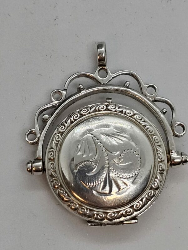 Locket pendant