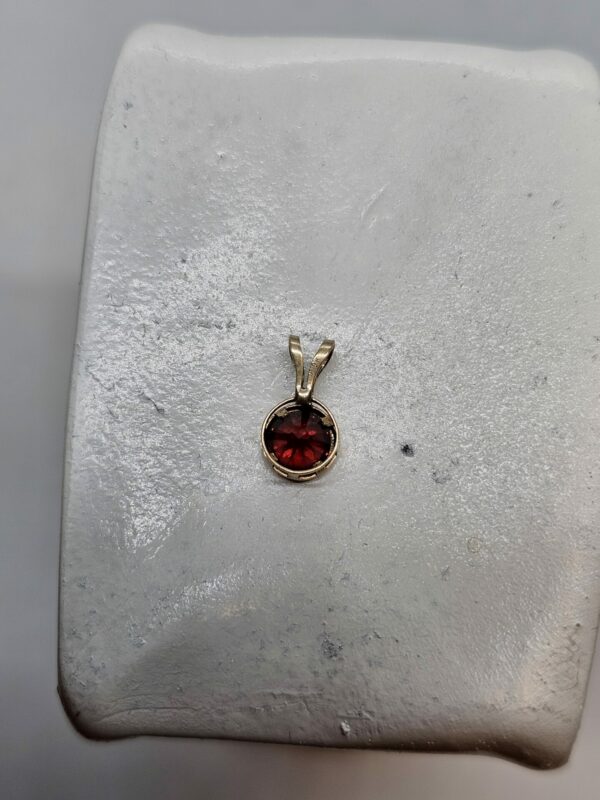 Solitaire Garnet Gold Pendant