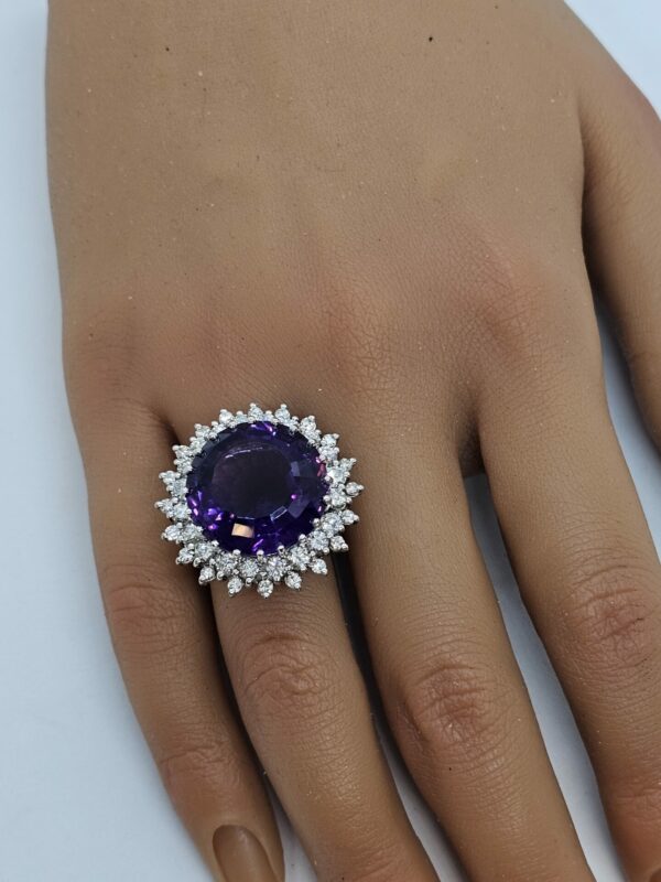 18ct White Gold Amethyst and Diamond Ring - Image 7