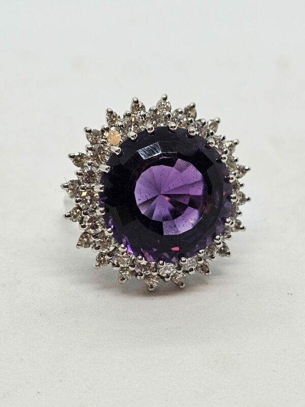 18ct White Gold Amethyst and Diamond Ring - Image 4