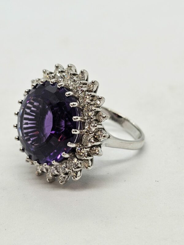 18ct White Gold Amethyst and Diamond Ring - Image 3