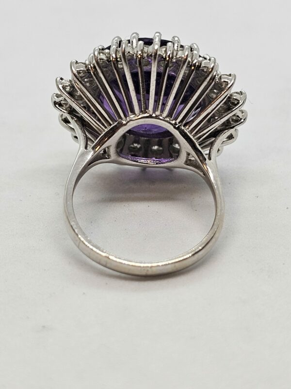 18ct White Gold Amethyst and Diamond Ring - Image 2