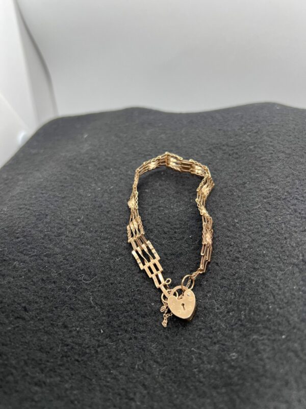 9ct gold gate bracelet - Image 3