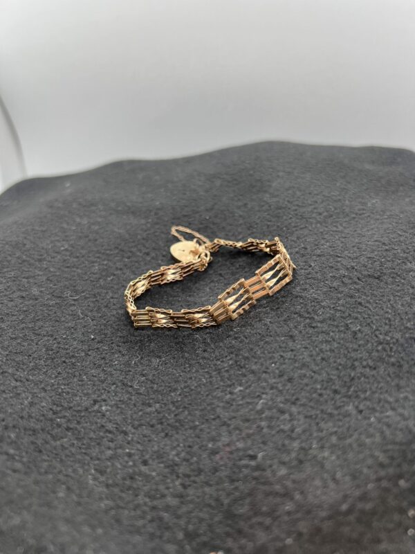 9ct gold gate bracelet - Image 2