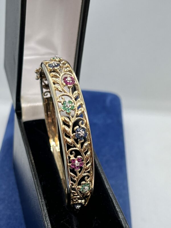 Beautiful 9ct gold gem set bangle - Image 5