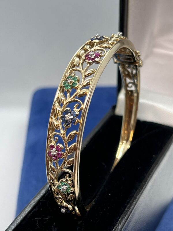 Beautiful 9ct gold gem set bangle - Image 4