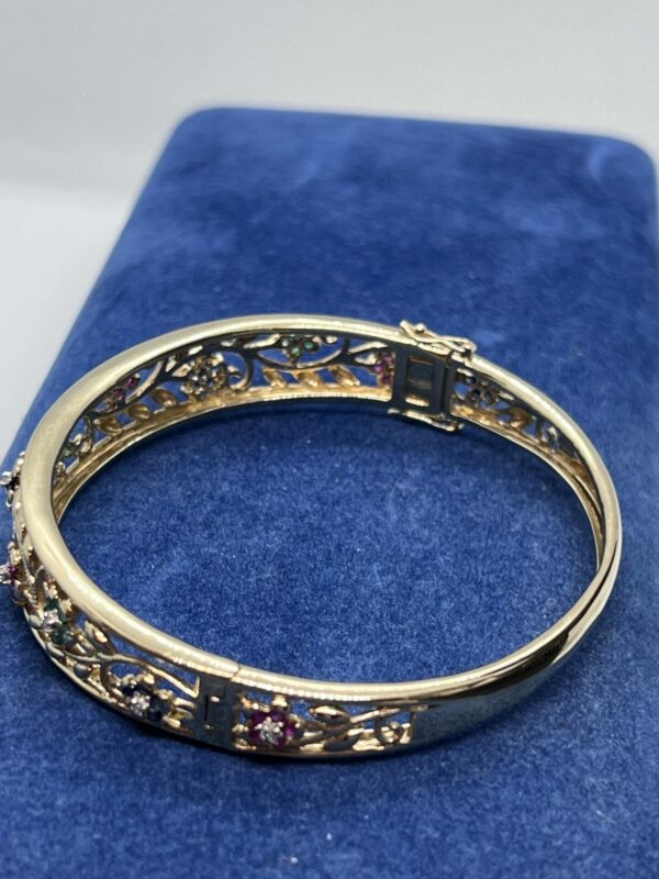 Beautiful 9ct gold gem set bangle - Image 6