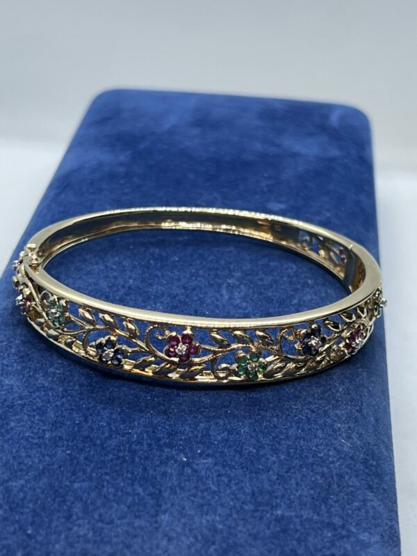 Beautiful 9ct gold gem set bangle - Image 3