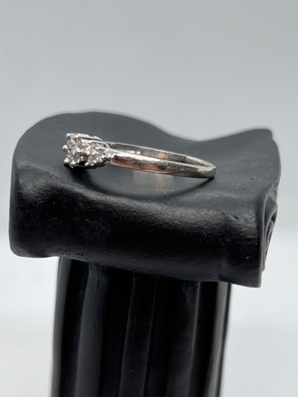 9ct white gold and diamond cluster ring - Image 3