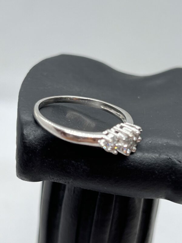 9ct white gold and diamond cluster ring - Image 4