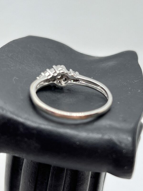 9ct white gold and diamond cluster ring - Image 5