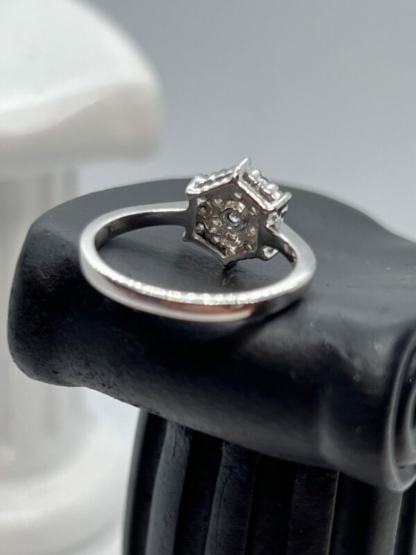 9ct white gold hexagon diamond cluster ring - Image 3