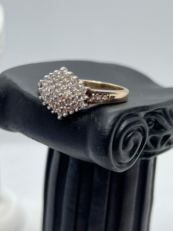 9ct gold diamond cluster ladies ring - Image 2