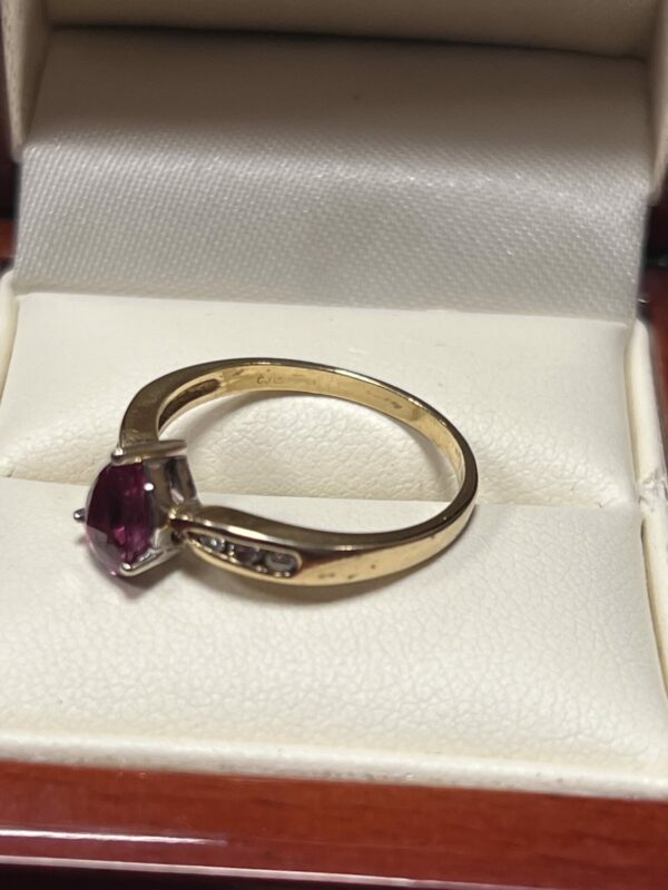 Gorgeous 18ct gold ruby and diamond ladies ring - Image 3