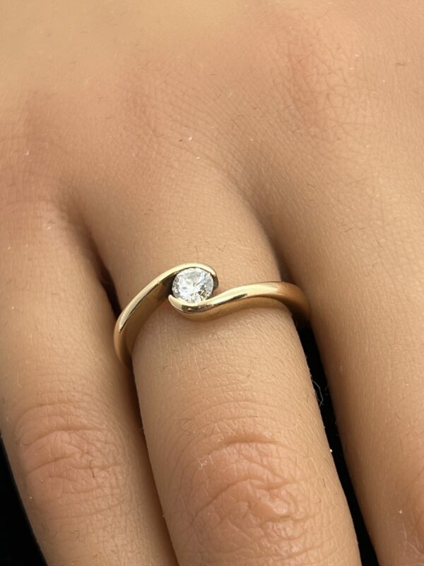 18ct gold diamond solitaire twist .25ct ring