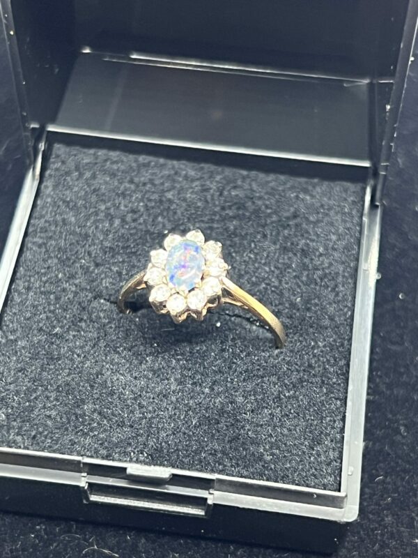 9ct gold opal and cz ladies ring - Image 2