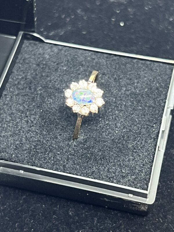 9ct gold opal and cz ladies ring - Image 3