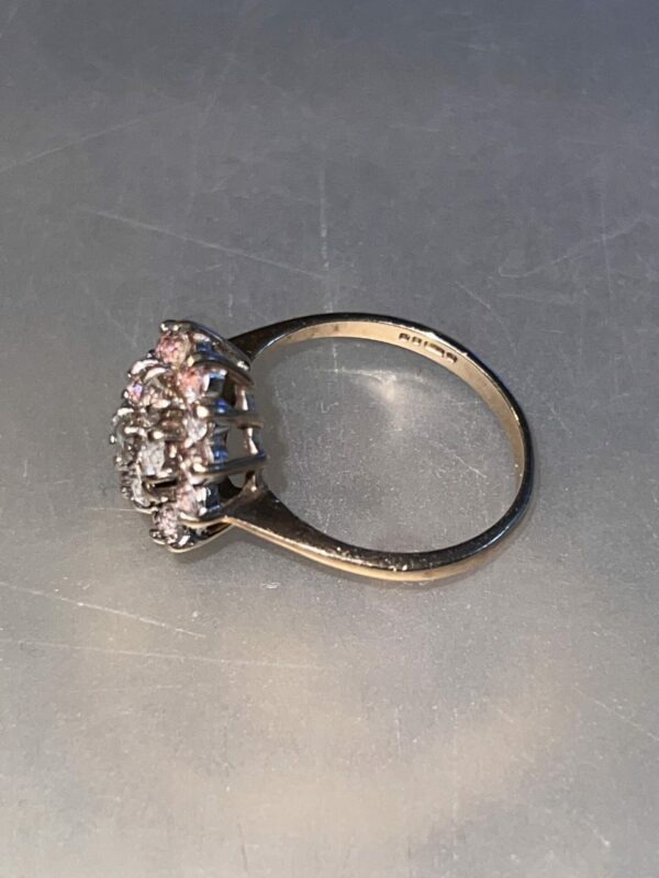 9ct gold large cz cluster ring - Image 3