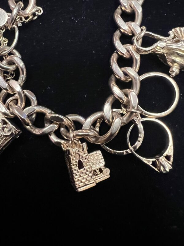 Vintage 9ct gold charm bracelet - Image 3