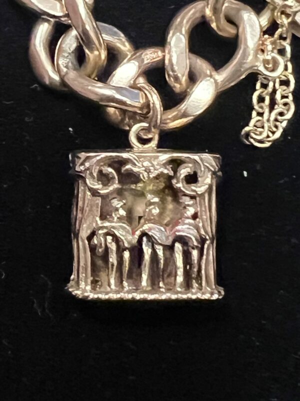 Vintage 9ct gold charm bracelet - Image 6