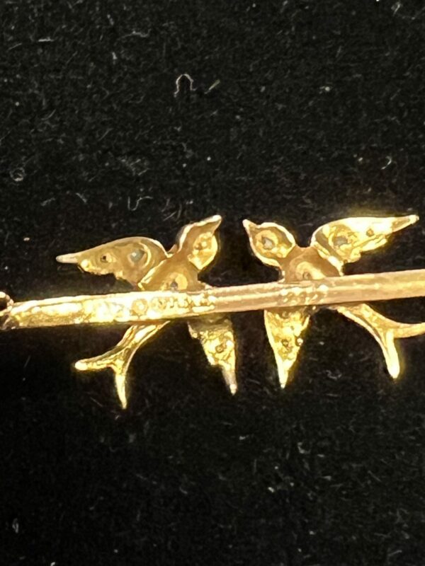 9ct gold swallow and seed pearls bar brooch - Image 3