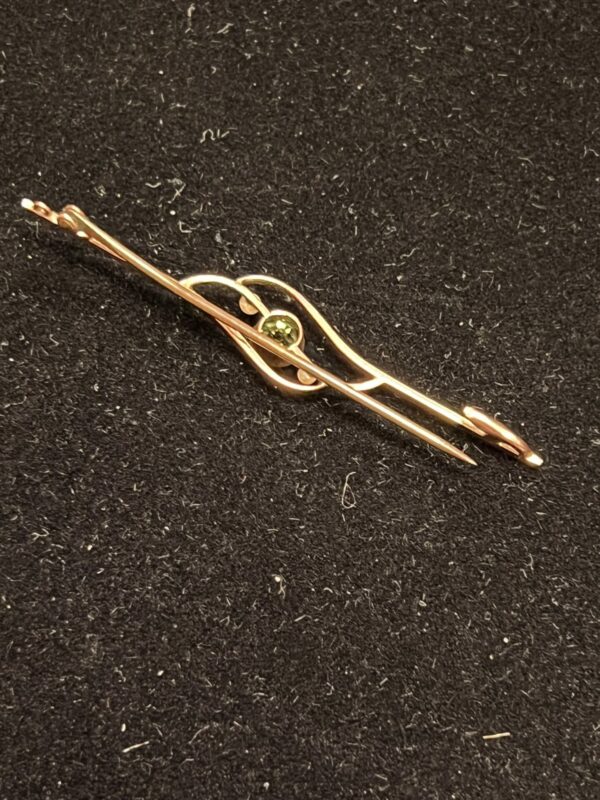 9ct gold seed pearl and peridot vintage bar brooch - Image 3