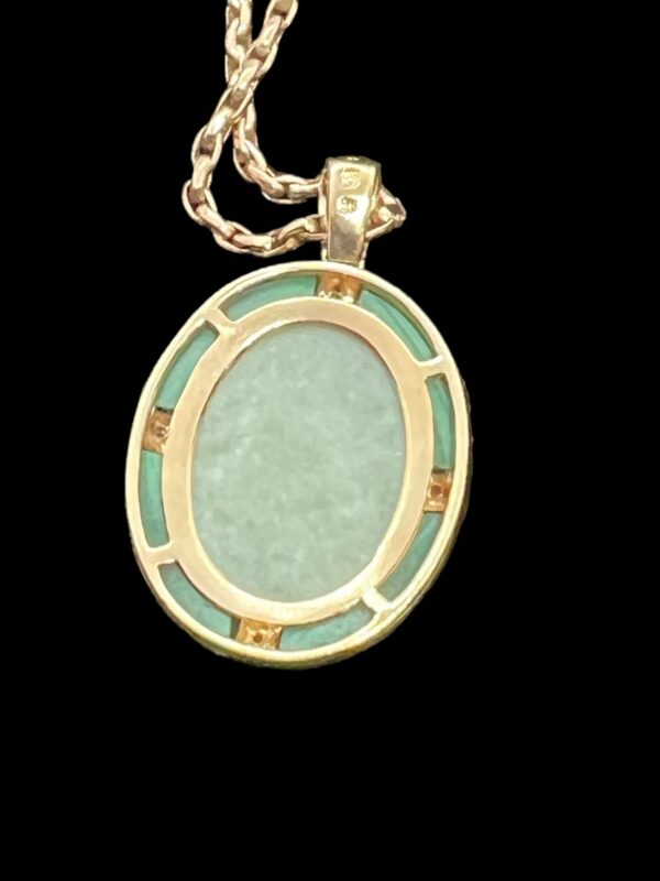 Jade and malachite 9ct gold pendant and chain - Image 4