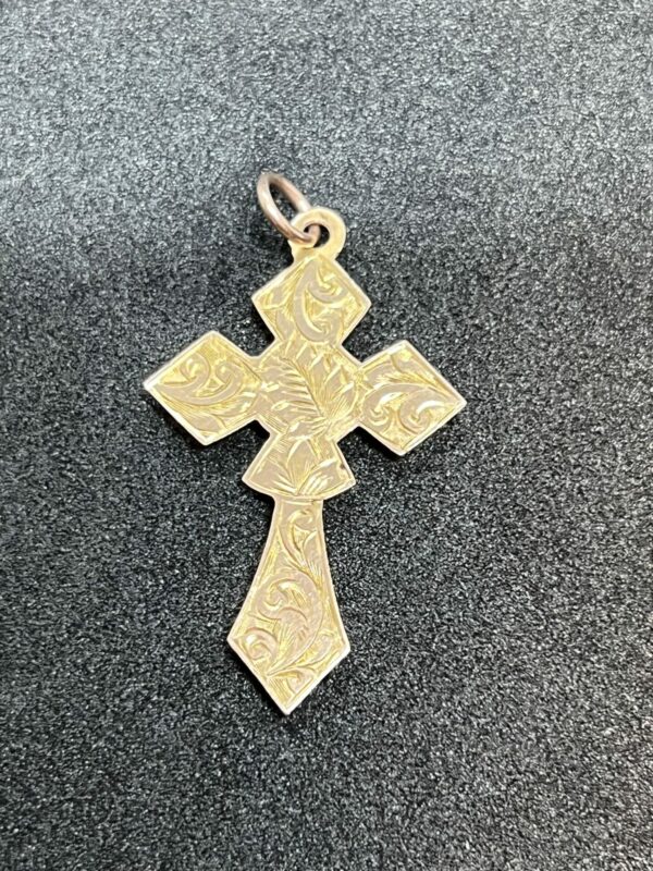 Victorian 9ct gold cross pendant