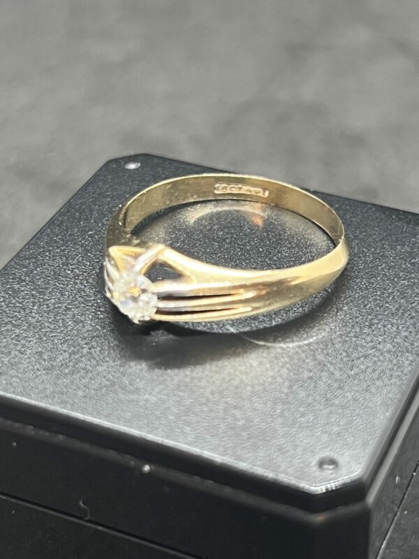 18ct gold and diamond solitaire ladies or gents ring - Image 2