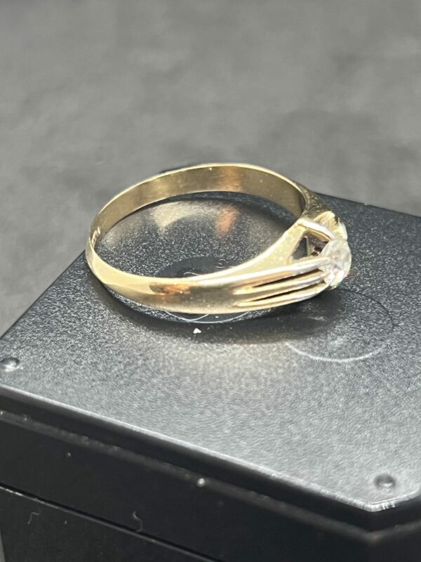 18ct gold and diamond solitaire ladies or gents ring - Image 3