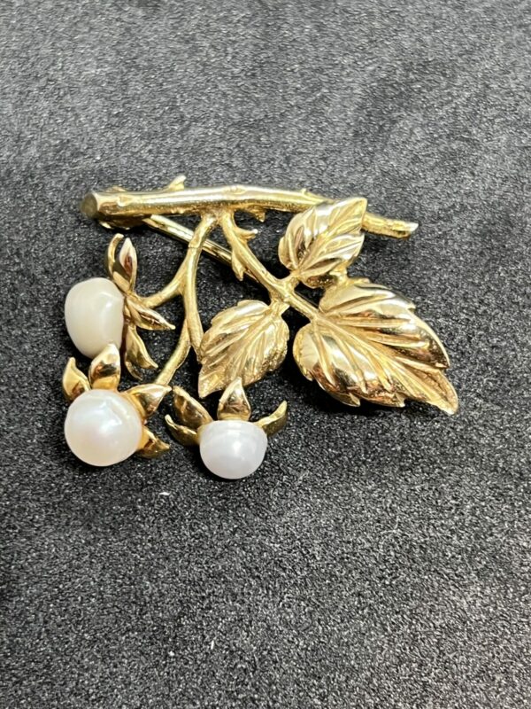 9ct gold and Pearl brooch vintage