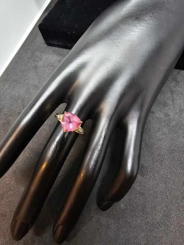 9ct Yellow Gold Pink Sapphire ring - Image 3