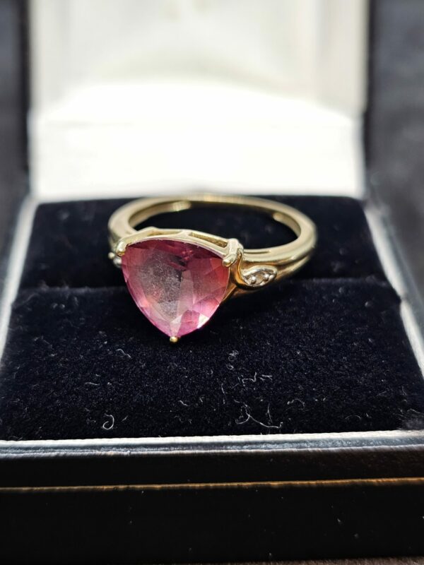 9ct Yellow Gold Pink Sapphire ring - Image 2