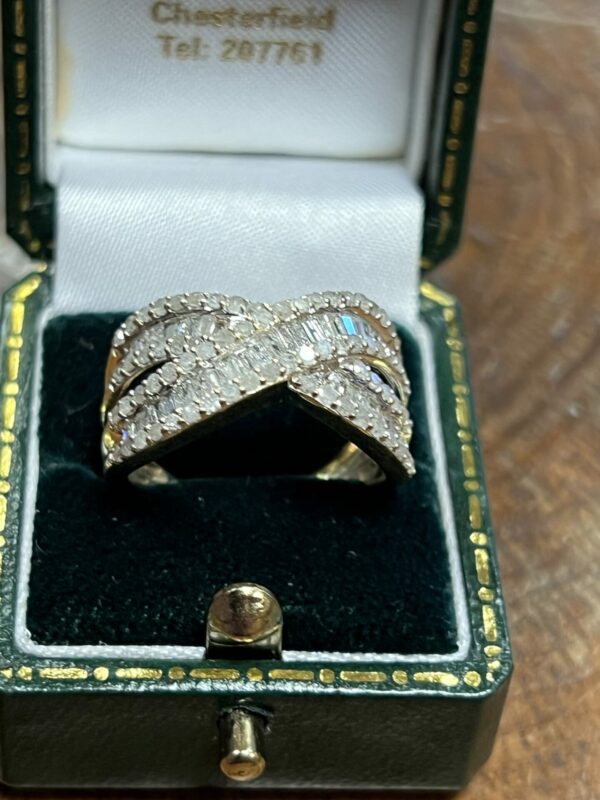 9ct gold crossover diamond cluster ring - Image 3