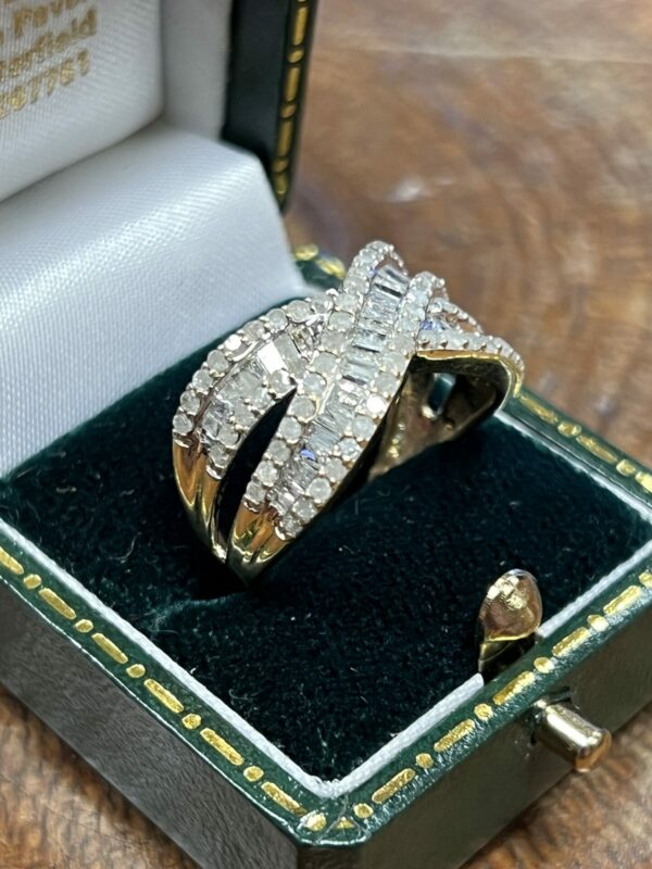 9ct gold crossover diamond cluster ring - Image 5