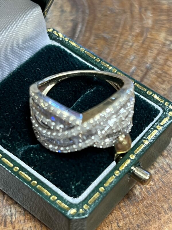 9ct gold crossover diamond cluster ring - Image 7