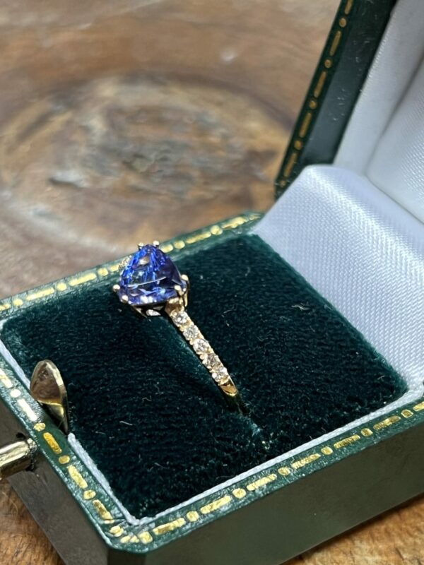 9ct gold tanzanite and diamond ladies ring - Image 4