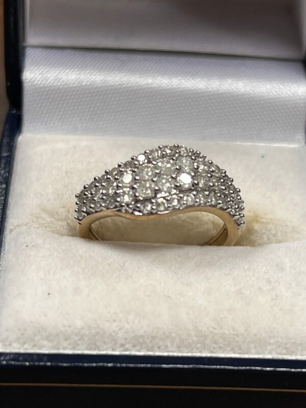 9ct gold diamond cluster band ring - Image 3