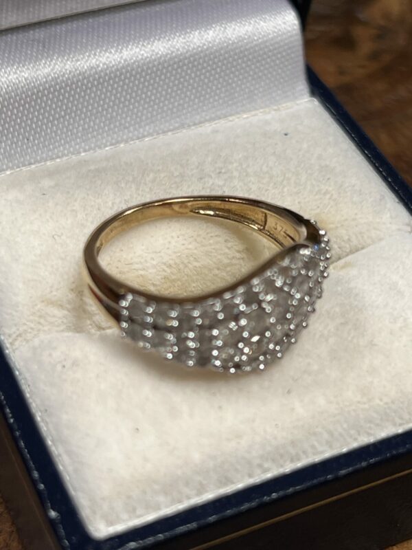 9ct gold diamond cluster band ring - Image 6