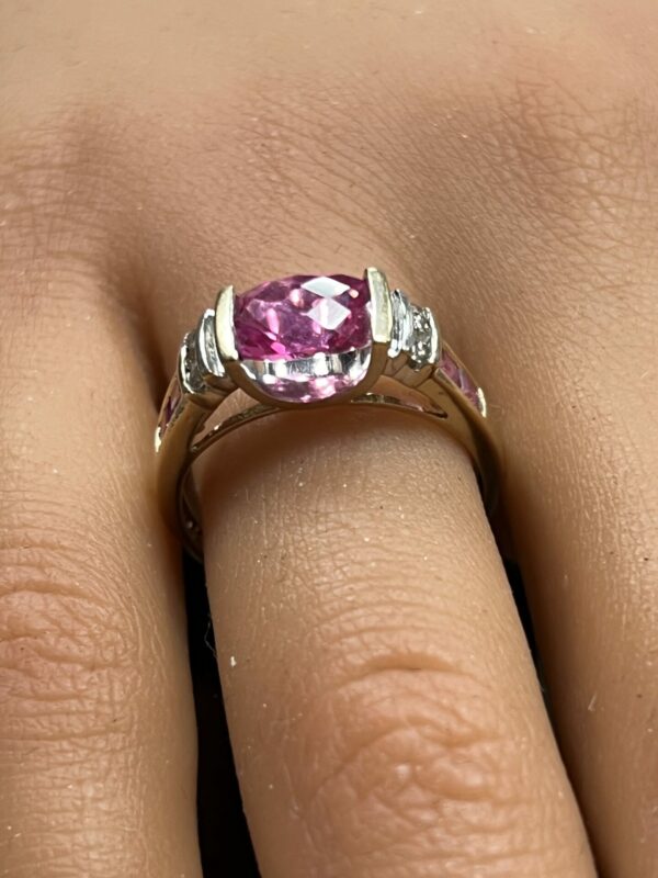 Pink sapphire and diamond - Image 2