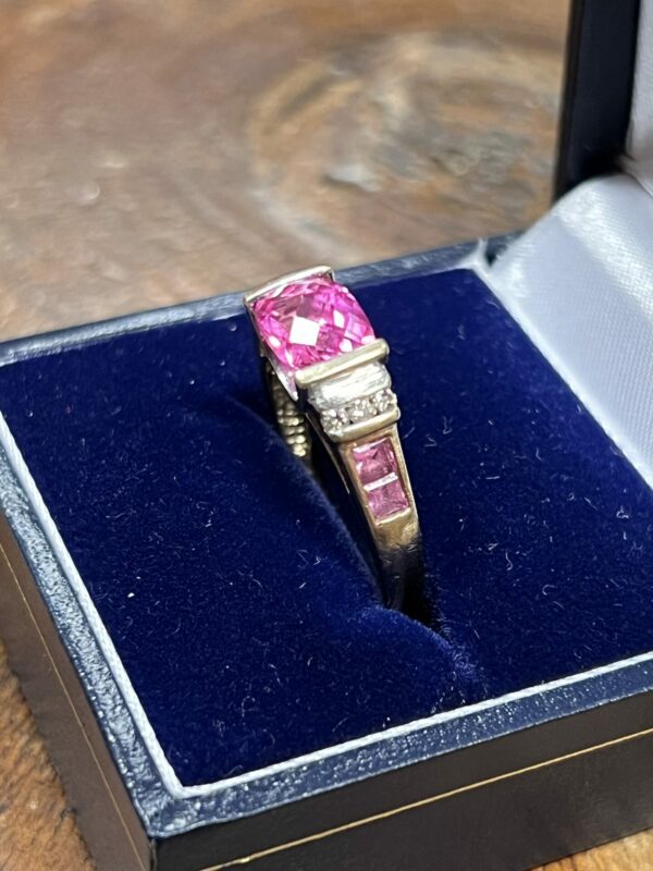 Pink sapphire and diamond - Image 5