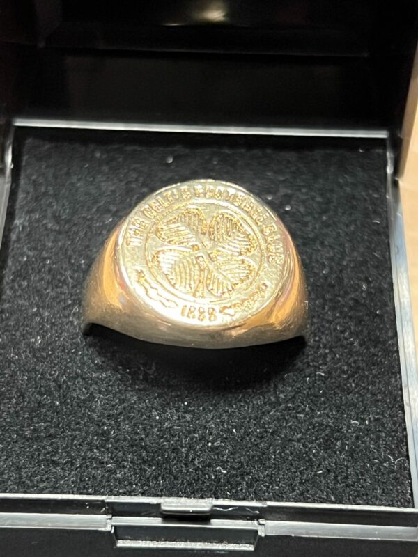 Vintage 9ct gold Celtic football club ring