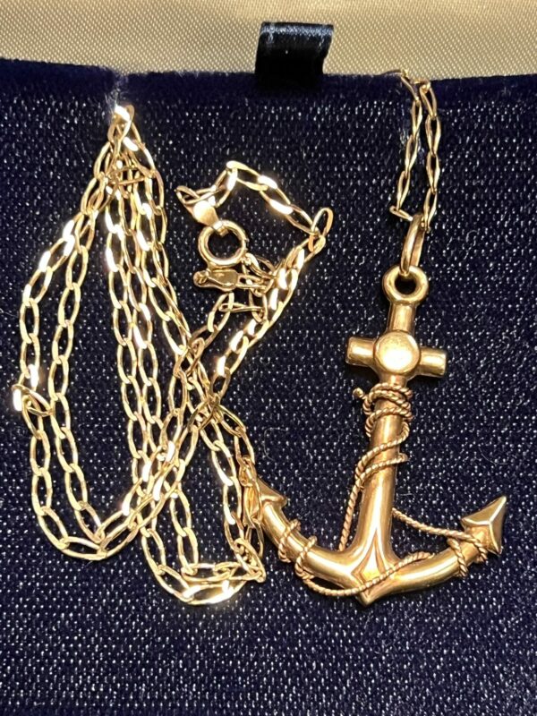 Large 9ct gold anchor pendant and chain - Image 2