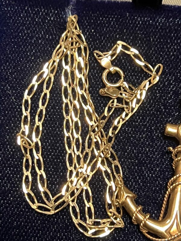 Large 9ct gold anchor pendant and chain - Image 4