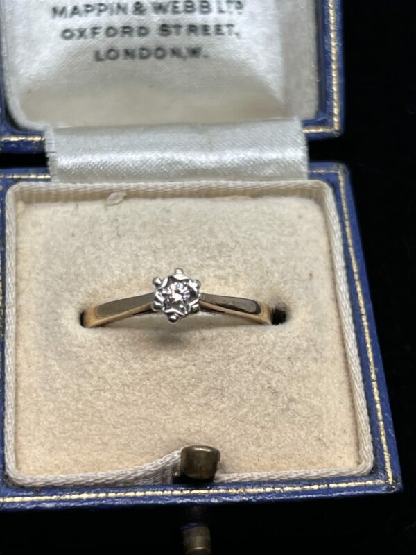 9ct gold and diamond solitaire ring - Image 3