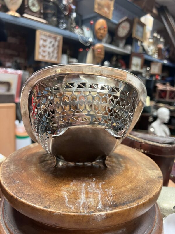 Martin hall & co silver pierced basket - Image 5