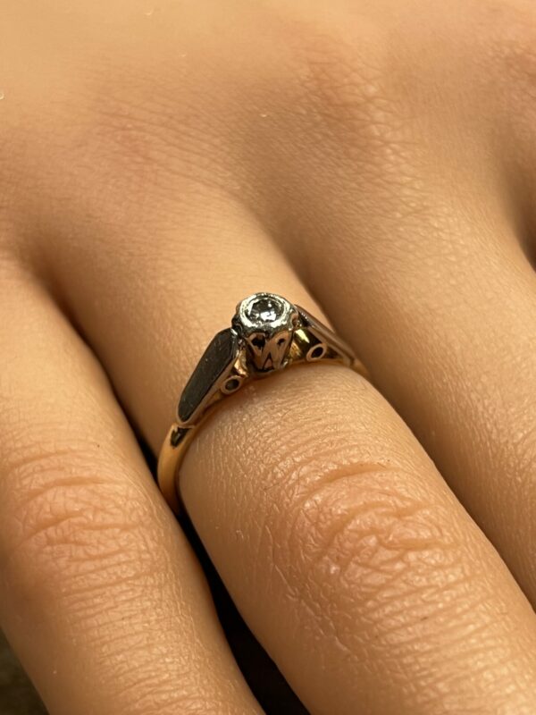 18ct gold diamond solitaire ring - Image 3