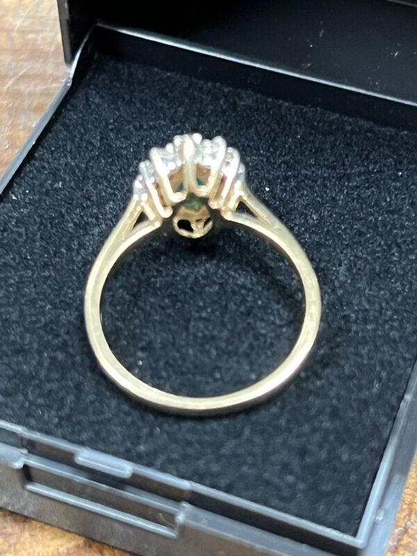 9ct gold emerald dress ring - Image 5