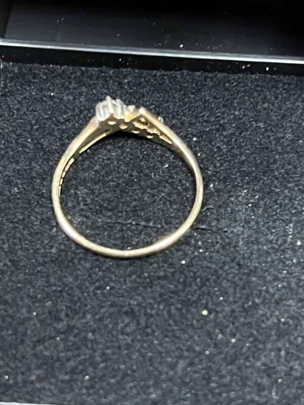 Ladies 9ct gold dress ring - Image 5